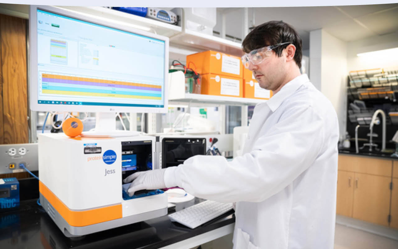 CST scientist Chris LaBreck using the Jess instrument by ProteinSimple.